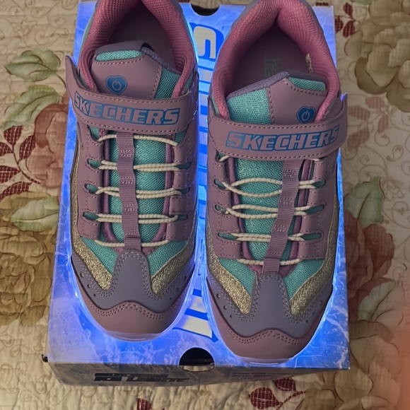 Skechers girls shoes lights ice D”lights snow park size 4 - Picture 2 of 5